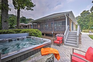 Interior - Riverfront Paradise w/ Hot Tub & Pool in Kinsale! (Kinsale)