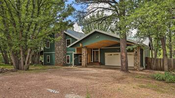 House (5 Bedrooms) | Front of property