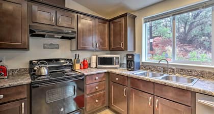 Mountain-view Rooftop Deck: Sedona Hideaway