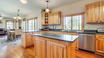 House (4 Bedrooms) | Interior