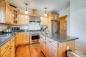 House (4 Bedrooms) | Interior - 2 Mi to Frisco Slopes: Cozy Retreat w/ Mtn Views! (Frisco)