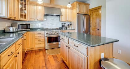 Walk to Dillon Reservoir: Scenic Frisco Cabin