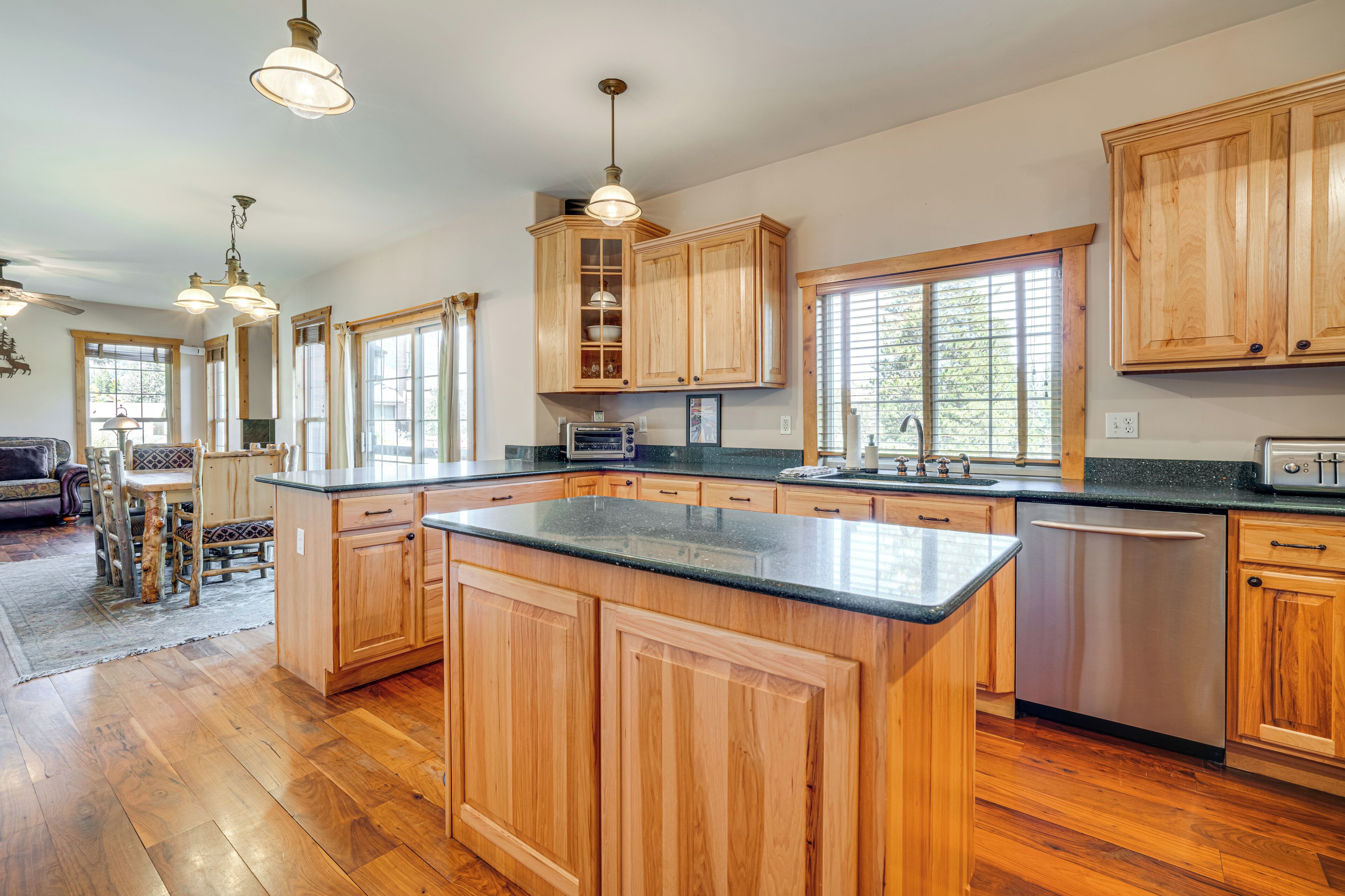 المنشأة من الداخل