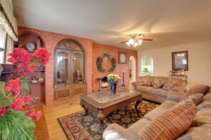 House (4 Bedrooms) | Interior - Hot Springs Home With Pool - 1/2 Mile to Oaklawn! (Hot Springs)