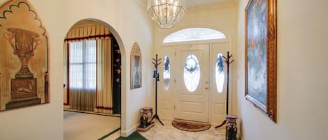 House (4 Bedrooms) | Interior