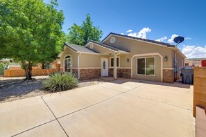 House (2 Bedrooms) | Interior - Family-friendly Utah Home, Easy Access to Zion! (La Verkin)
