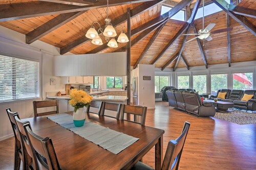 Deck & Grill: Camino Home in Wine Country!