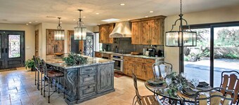 Luxe Tucson Vineyard Home w/ Views & Fire Pit