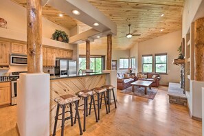 Apartment (3 Bedrooms) | Interior - Unwind Fireside: Dog-friendly Show Low Townhome! (Show Low)