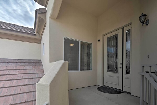 Apartment (4 Bedrooms) | Interior - Desert Condo w/ Pool ~ 3 Miles to Colorado River! (Bullhead City)