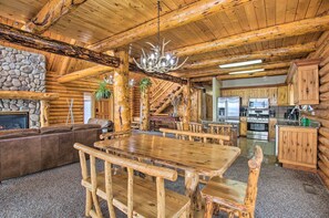 Dining - Bright Bear Lake Lodge w/ Hot Tub + Game Room (Fish Haven)