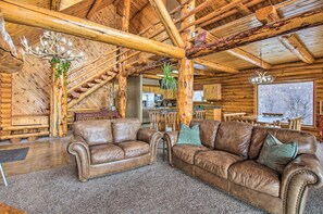 TV, fireplace, ping pong, books - Bright Bear Lake Lodge w/ Hot Tub + Game Room (Fish Haven)