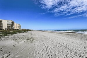 Interior - Central Cocoa Beach Condo w/ View, Steps to Beach! (Cocoa Beach)
