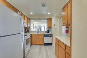 Apartment (3 Bedrooms) | Interior - Central Cocoa Beach Condo w/ View, Steps to Beach! (Cocoa Beach)