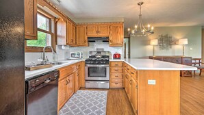 Interior - 'blue Moon Cottage' w/ Amazing Views of 5 Counties (Danville)