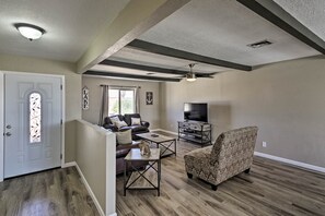 House (3 Bedrooms) | Interior
