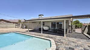 A backyard with a swimming pool, patio, and barbecue area. - Near Marina: Home w/ Pool & Views in Lake Havasu! (Lake Havasu City)