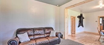 Remodeled Cecil Farmhouse, Near Shawano Lake!