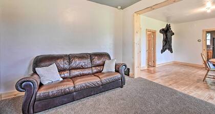 Remodeled Cecil Farmhouse, Near Shawano Lake!