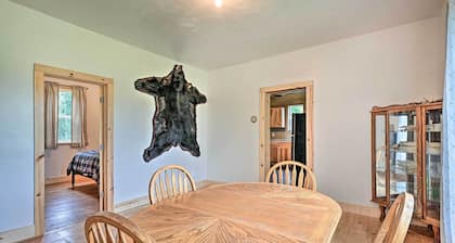 Remodeled Cecil Farmhouse, Near Shawano Lake!