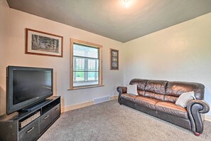Interior - Remodeled Cecil Farmhouse, Near Shawano Lake! (Cecil)