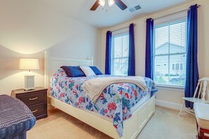 Interior - Shuttle to Beach: 'shore Thing' Home in Ocean View (Ocean View)