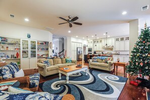 House (4 Bedrooms) | Interior