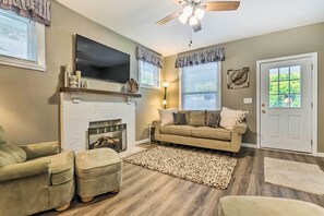 House (2 Bedrooms) | Interior - Remodeled Dtwn Hot Springs Home w/ Porch! (Hot Springs)