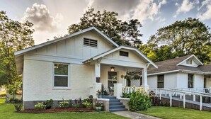 บ้านพัก (2 Bedrooms) | ด้านหน้าที่พัก