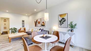 Apartment (2 Bedrooms) | Front of property