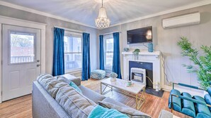 TV, fireplace - Updated Huntington Apt < 1 Mi to Downtown (Huntington)