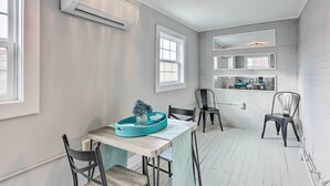 Dining - Updated Huntington Apt < 1 Mi to Downtown (Huntington)