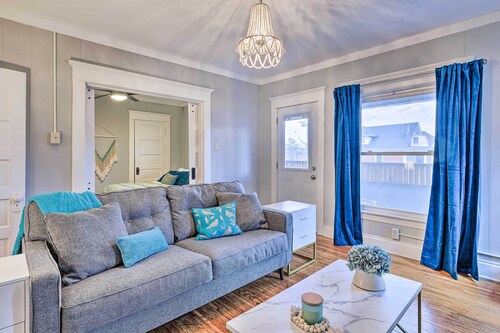 Updated Huntington Apt < 1 Mi to Downtown