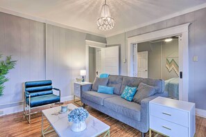 TV, fireplace - Updated Huntington Apt < 1 Mi to Downtown (Huntington)