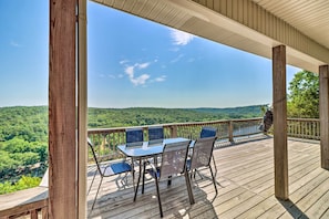 Outdoor dining - Bull Shoals Retreat w/ Panoramic River Views! (Flippin)