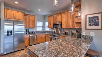 House (5 Bedrooms) | Interior