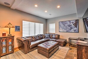 House (5 Bedrooms) | Interior