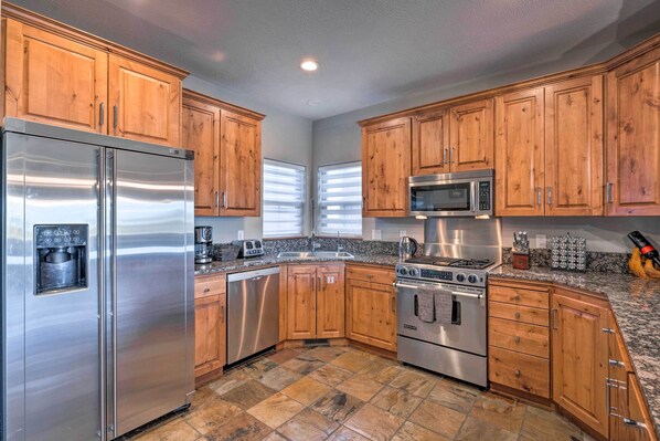 House (5 Bedrooms) | Interior