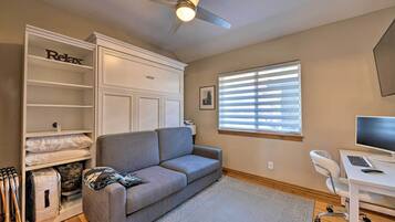 House (5 Bedrooms) | Interior