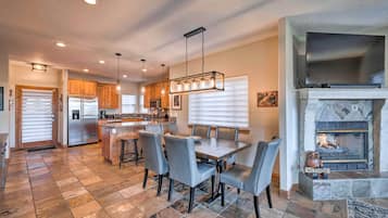 House (5 Bedrooms) | Interior