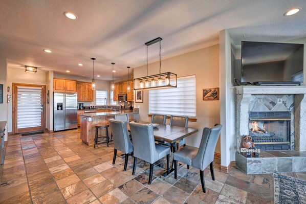 House (5 Bedrooms) | Interior