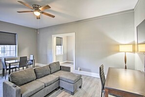 Living area - Enid Apartment ~ 1 Mi to Historic Downtown! (Enid)