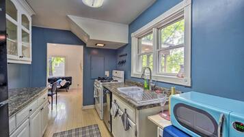 House (3 Bedrooms) | Interior