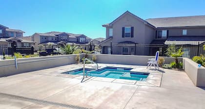 Modern Washington Home - Pool & Trail Access!