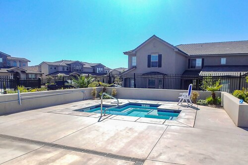 Modern Washington Home - Pool & Trail Access!