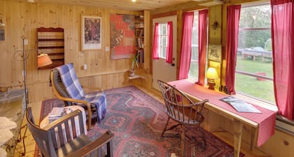 Cozy 1930s-style Waterfront Maine Cabin w/ Dock!