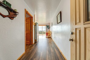 Apartment (0 Bedroom) | Interior - Sanderling Sea Cottages, Unit 14 (Waldport)