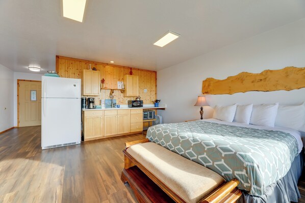Apartment (0 Bedroom) | Interior - Sanderling Sea Cottages, Unit 14 (Waldport)