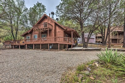 Rustic Ruidoso Cabin w/ Large Deck & Grill!