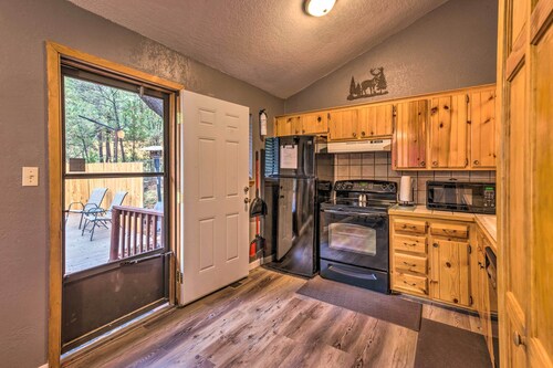 Rustic Ruidoso Cabin w/ Large Deck & Grill!